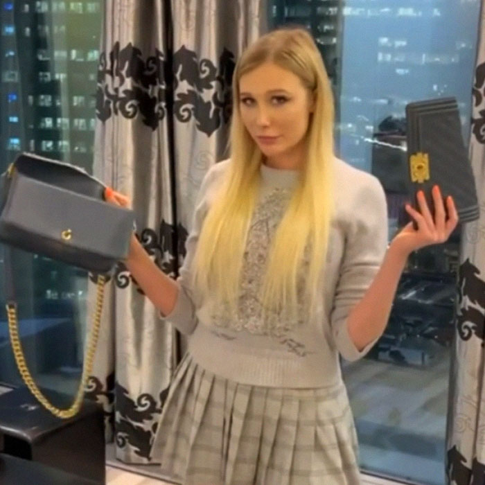Russian Influencers Are Destroying Chanel Bags In Protest Of Sales Ban, The Internet Puts Them In Place By Reminding About The War That's Still Going On Russian Influencers Are Destroying Chanel Bags In Protest Of Sales Ban, The Internet Puts Them In Place By Reminding About The War That's Still Going On