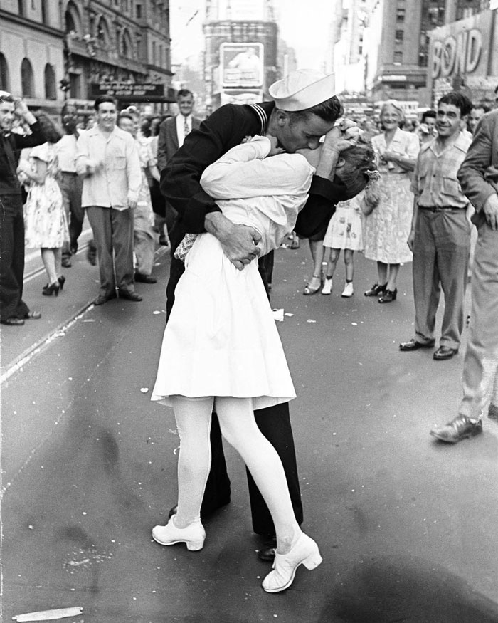Rest In Peace, George Mendonsa! The Time Square In NYC, August 14, 1945