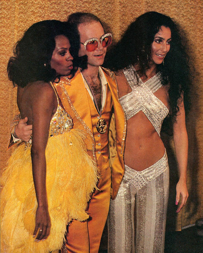 Cher, Elton John y Diana Ross en los Premios de la Música Rock en el Santa Monica Civic Auditorium, 1975