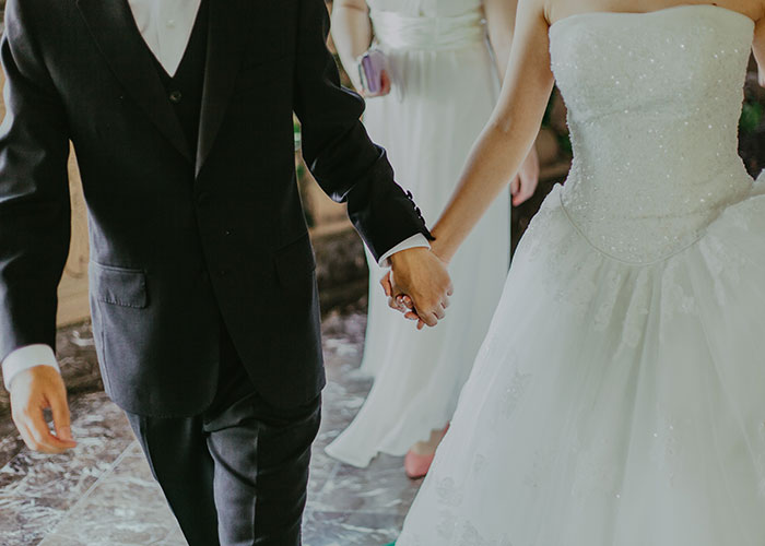 Bride Doesn't Invite Sister To The Wedding Because Of Her Sexuality, Freaks Out When Her Mother Refuses To Come Too Bride Doesn't Invite Sister To The Wedding Because Of Her Sexuality, Freaks Out When Her Mother Refuses To Come Too