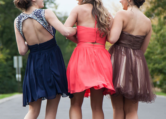 Woman Keeps On Wearing The Same Dress To Weddings, Wonders What To Do After Her Friend Tells Her To Wear Something Else
