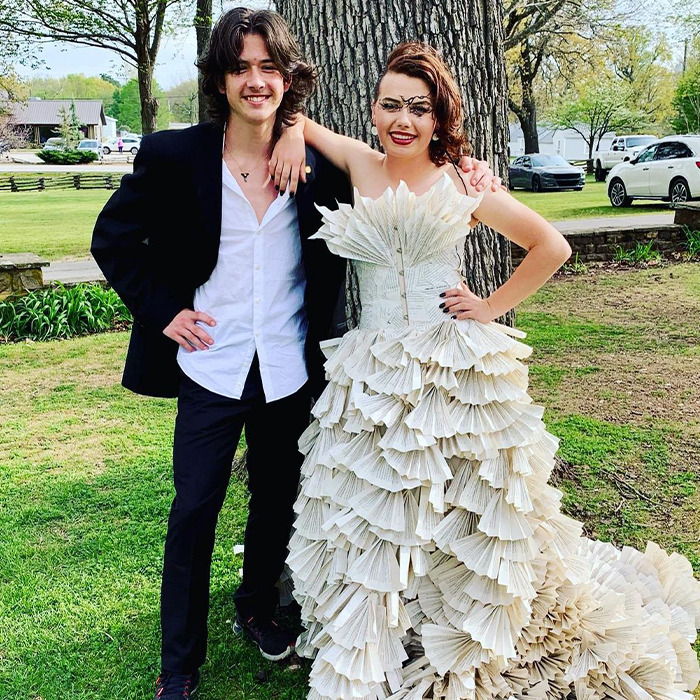 Teen Makes Her Prom Dress Herself And Uses Pages From Old Harry Potter Books As Its Fabric