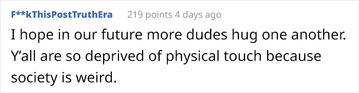 Australian Man Draws A "Hug Here" Spot Outside His House, Capturing Many Heartwarming Moments On His Security Camera Australian Man Draws A "Hug Here" Spot Outside His House, Capturing Many Heartwarming Moments On His Security Camera