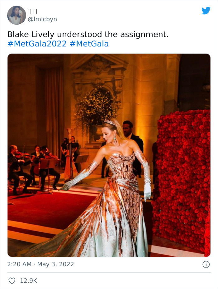 Blake Lively Transformed Into Lady Liberty In The Middle Of The Met Gala  Red Carpet