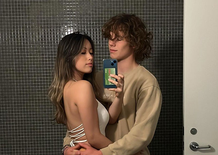 “A Moment Straight Out Of A Movie”: Teen Discovers Her Late Mom Was Boyfriend’s Kindergarten Teacher