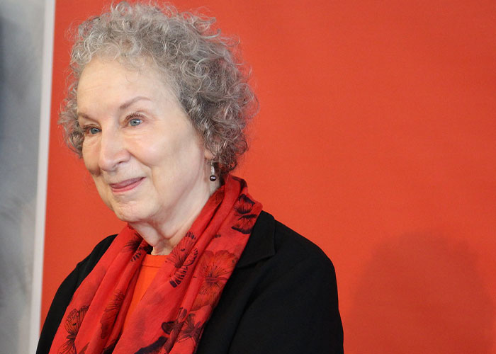Having Her Book Banned In Various Places, Margaret Atwood Introduces Us To A Symbolic Issue Of The Handmaid’s Tale That Is Unburnable Having Her Book Banned In Various Places, Margaret Atwood Introduces Us To A Symbolic Issue Of The Handmaid’s Tale That Is Unburnable
