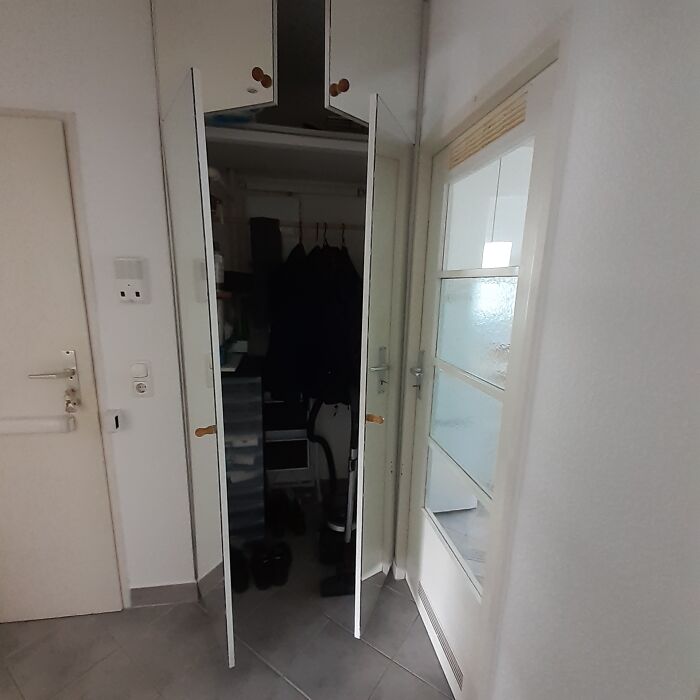 Mirrored Cabinet Doors In My New Flat Make It Super Easy For Me To Keep The Entrance Area Tidy. I Can Just Store Jackets, Shoes, Appliances Etc. There And Not Worry About It Looking Untidy.