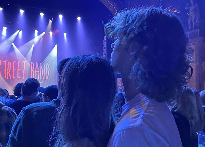 “A Moment Straight Out Of A Movie”: Teen Discovers Her Late Mom Was Boyfriend’s Kindergarten Teacher