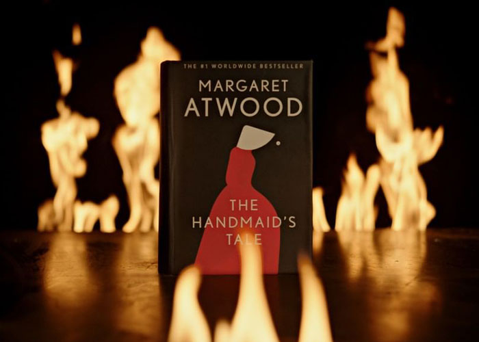 Having Her Book Banned In Various Places, Margaret Atwood Introduces Us To A Symbolic Issue Of The Handmaid’s Tale That Is Unburnable Having Her Book Banned In Various Places, Margaret Atwood Introduces Us To A Symbolic Issue Of The Handmaid’s Tale That Is Unburnable