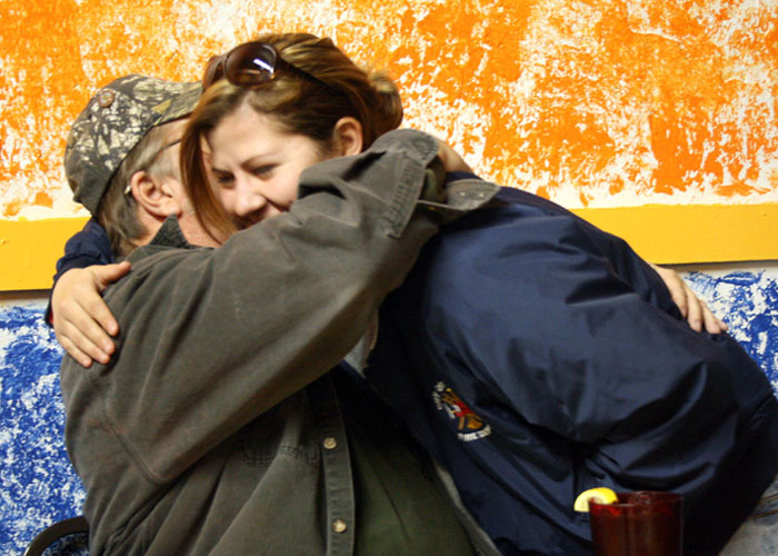 Man’s Secret Plan Of Reminding Coworker’s Husband Of Their Wedding Anniversary Warms The Hearts Of 171k People In This Online Group Man’s Secret Plan Of Reminding Coworker’s Husband Of Their Wedding Anniversary Warms The Hearts Of 171k People In This Online Group