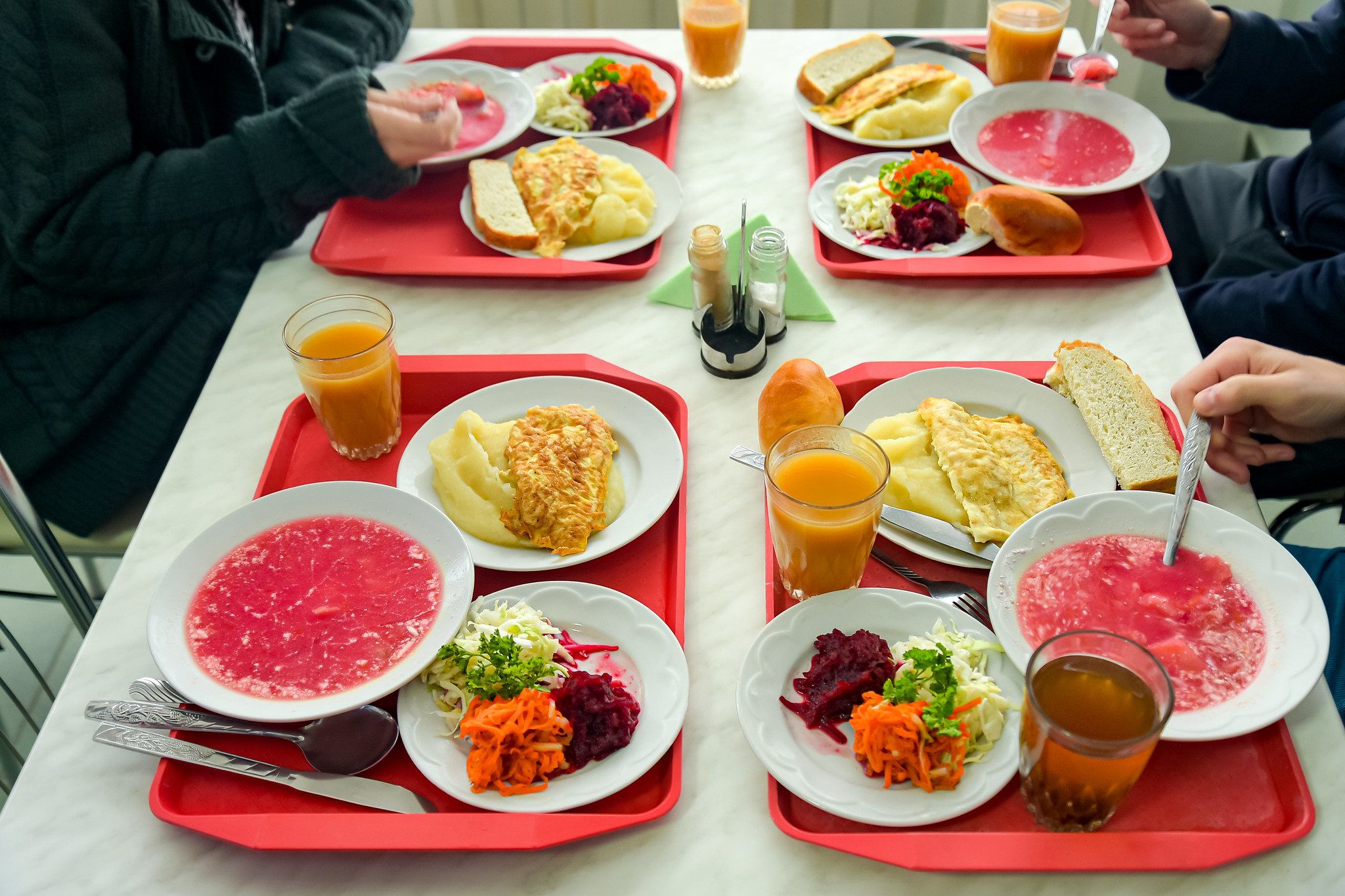 Boss Doesn’t Know This Guy Takes Longer Lunches Just To Cut Overtime, Tells Him To Work According To Schedule, Regrets It After The Next Paycheck Boss Doesn’t Know This Guy Takes Longer Lunches Just To Cut Overtime, Tells Him To Work According To Schedule, Regrets It After The Next Paycheck