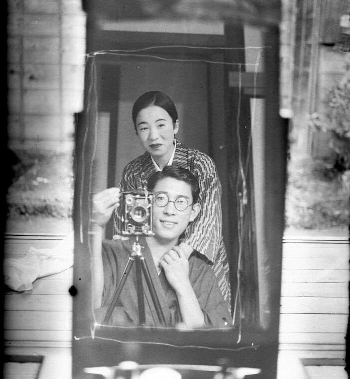 Este retrato de espejo fue tomado hace 100 años en Japón