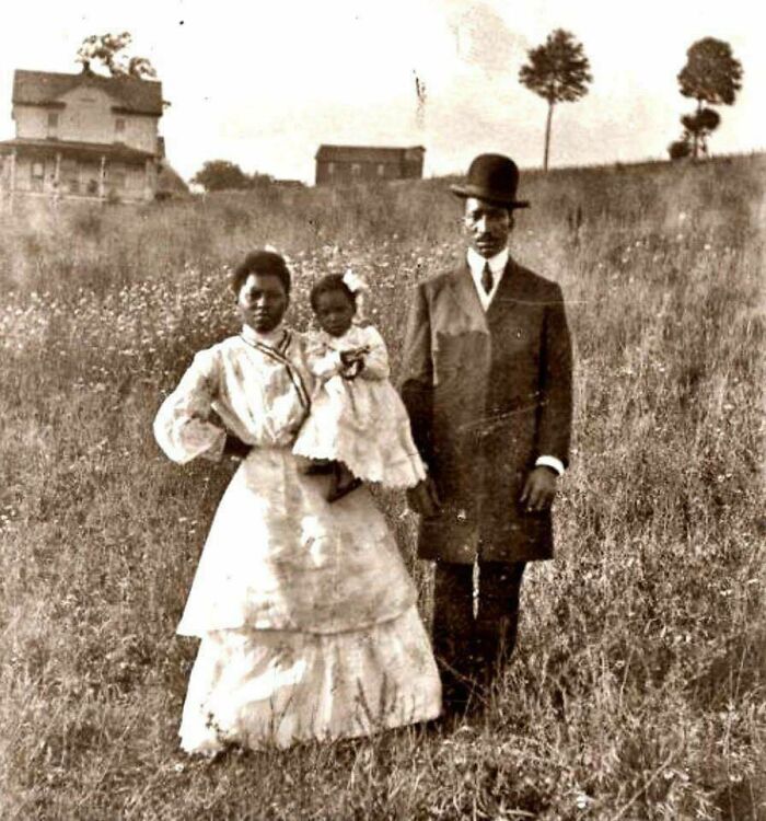 Familia de colonos en la pradera de los Estados Unidos en la década de 1880