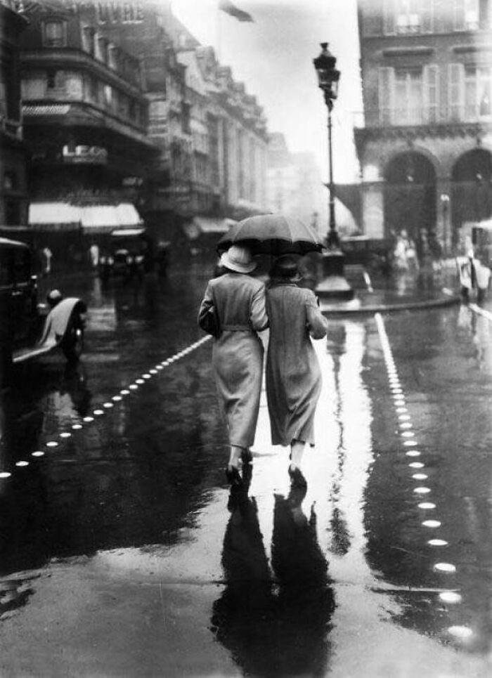 A Stylish Stroll, 1934