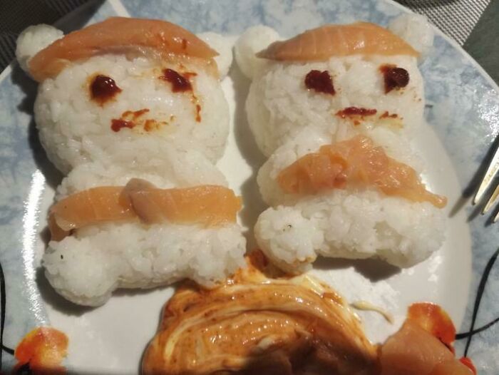 Estos adorables pandas de sushi de salmón que hizo mi novio