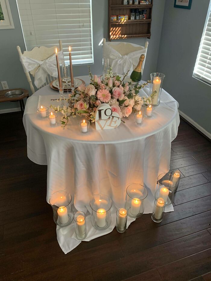 Mi suegra preparó una mesa para mi prometida y para mí en lo que se suponía que era el día de nuestra boda