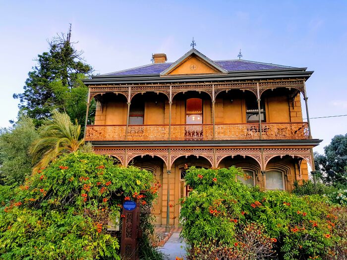 Esta es nuestra casa en la región de Victoria (Australia). Estamos restaurando lentamente su antigua gloria