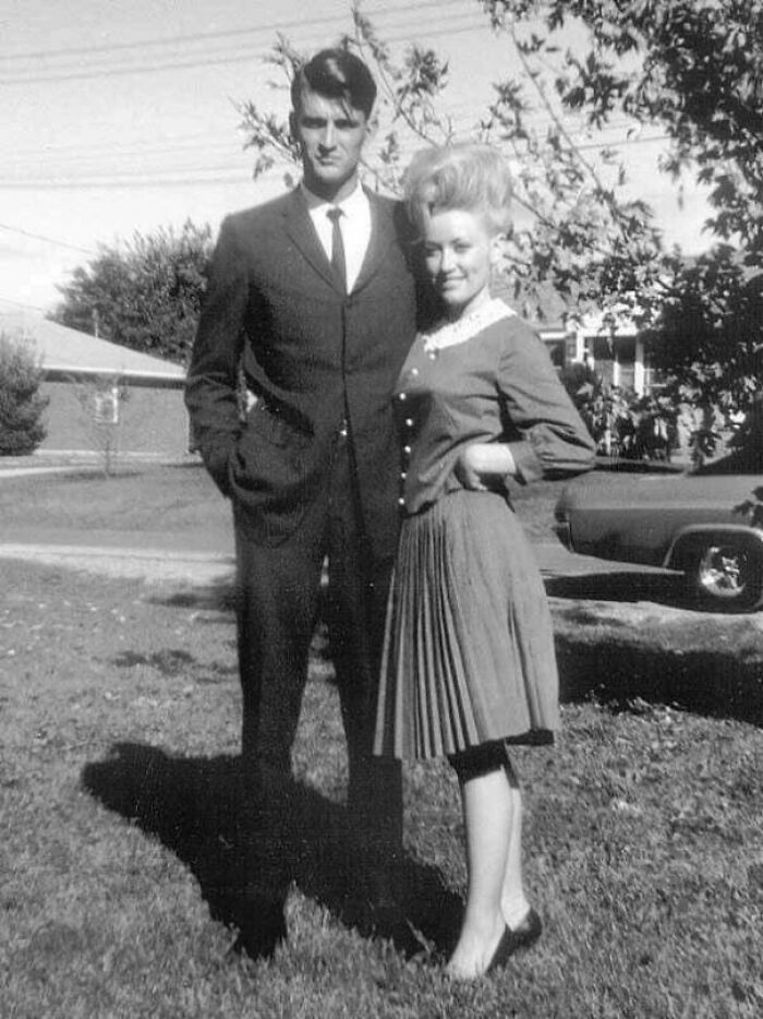 Una joven Dolly Parton con su marido Carl Dean, casados desde 1966.