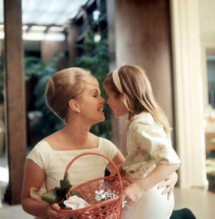 Debbie Reynolds And Carrie Fisher (1961)