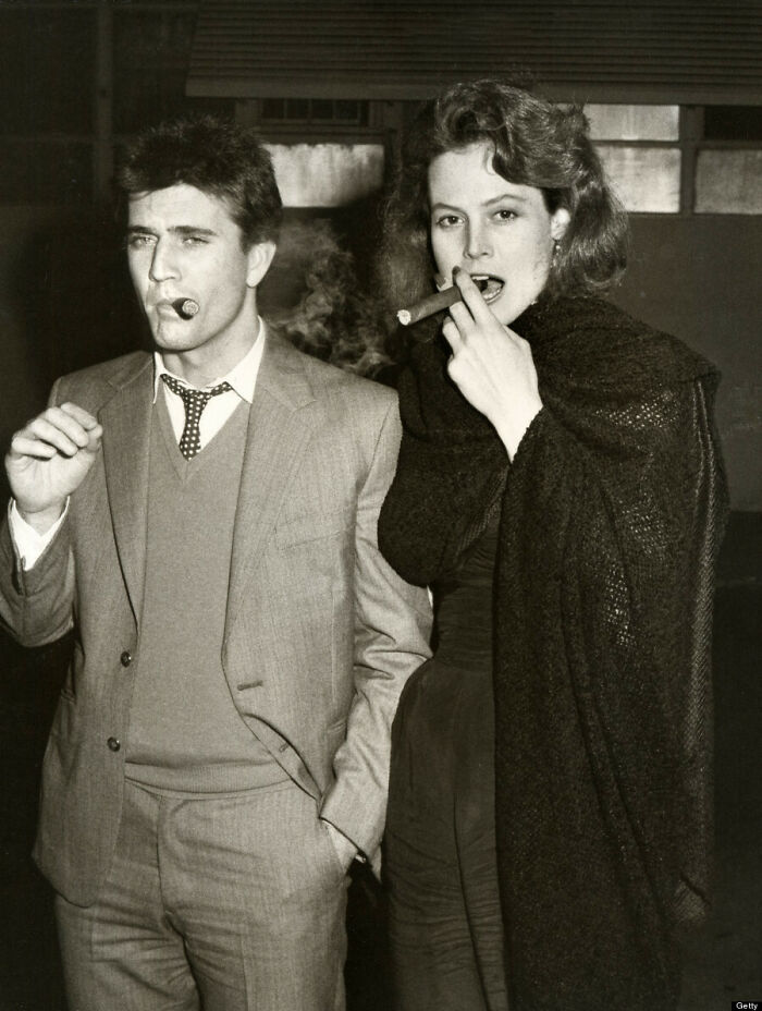 Mel Gibson y Sigourney Weaver en 1983