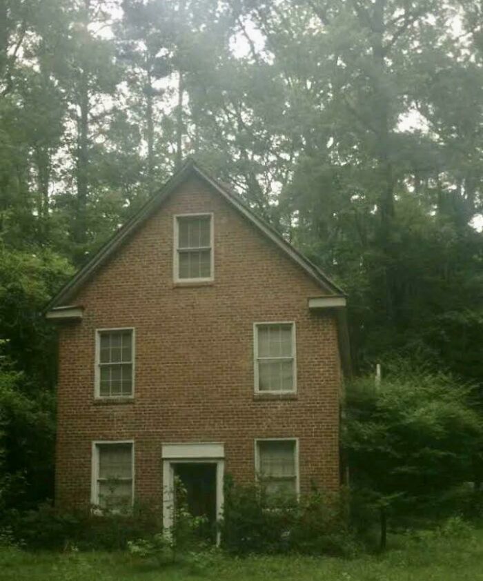 This Was The House I Grew Up In. Built 1924 On 21 Acres Of Woods. Used To Be A Hardware Store On The Bottom Floor With Living Quarters Upstairs