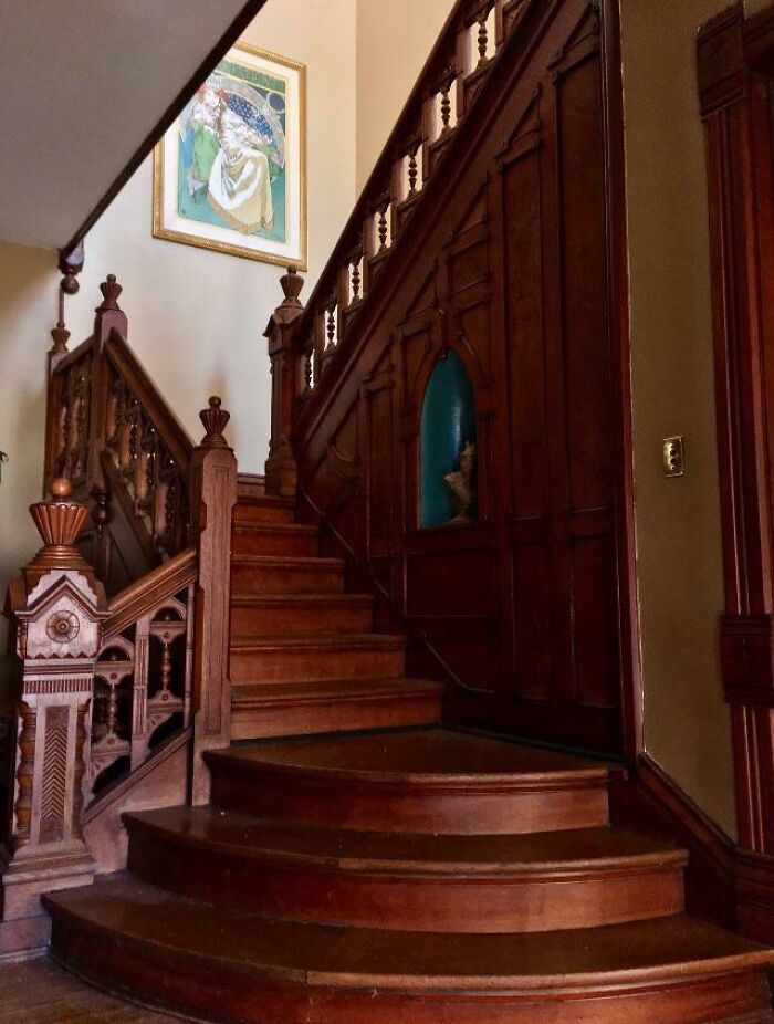 La escalera de la casa victoriana Reina Ana de 1890 de mis padres (Illinois)