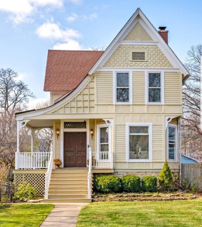 Under Contract On An 1896 Victorian In Illinois!
