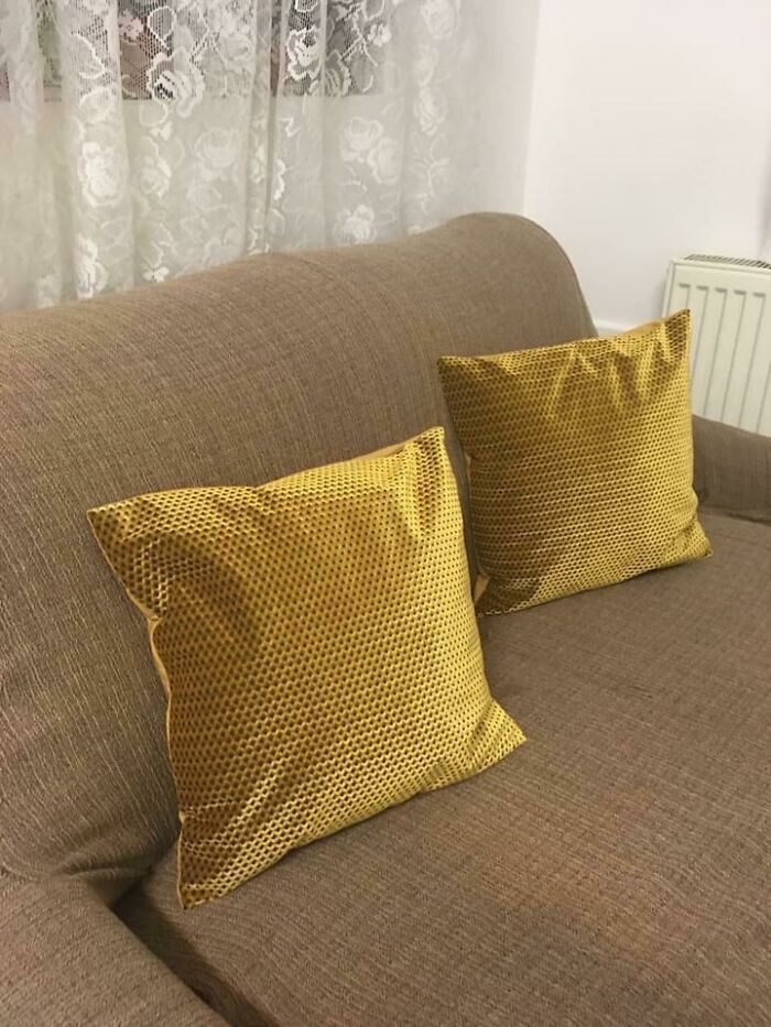 These Throw Pillows Look Fake, Almost Like A Poorly Done Photoshop Work, But It’s Just How They Reflected The Light