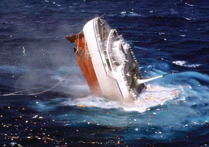 Cruise Ship Mts Oceanos Sinks Off The Coast Of South Africa, 4 August 1991