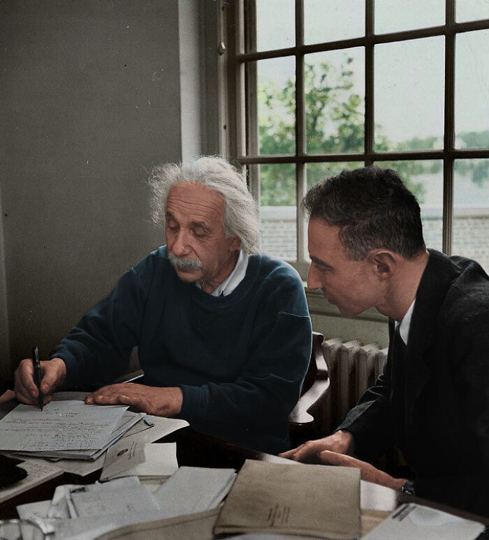 J. Robert Oppenheimer y Albert Einstein, 1947