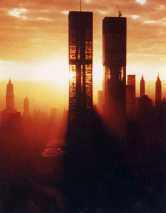 Hubo un tiempo donde se podía apreciar la estructura central de las Torres Gemelas. (1970, durante la construcción)