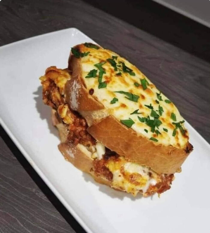 Garlic Bread Lasagne Sandwich!