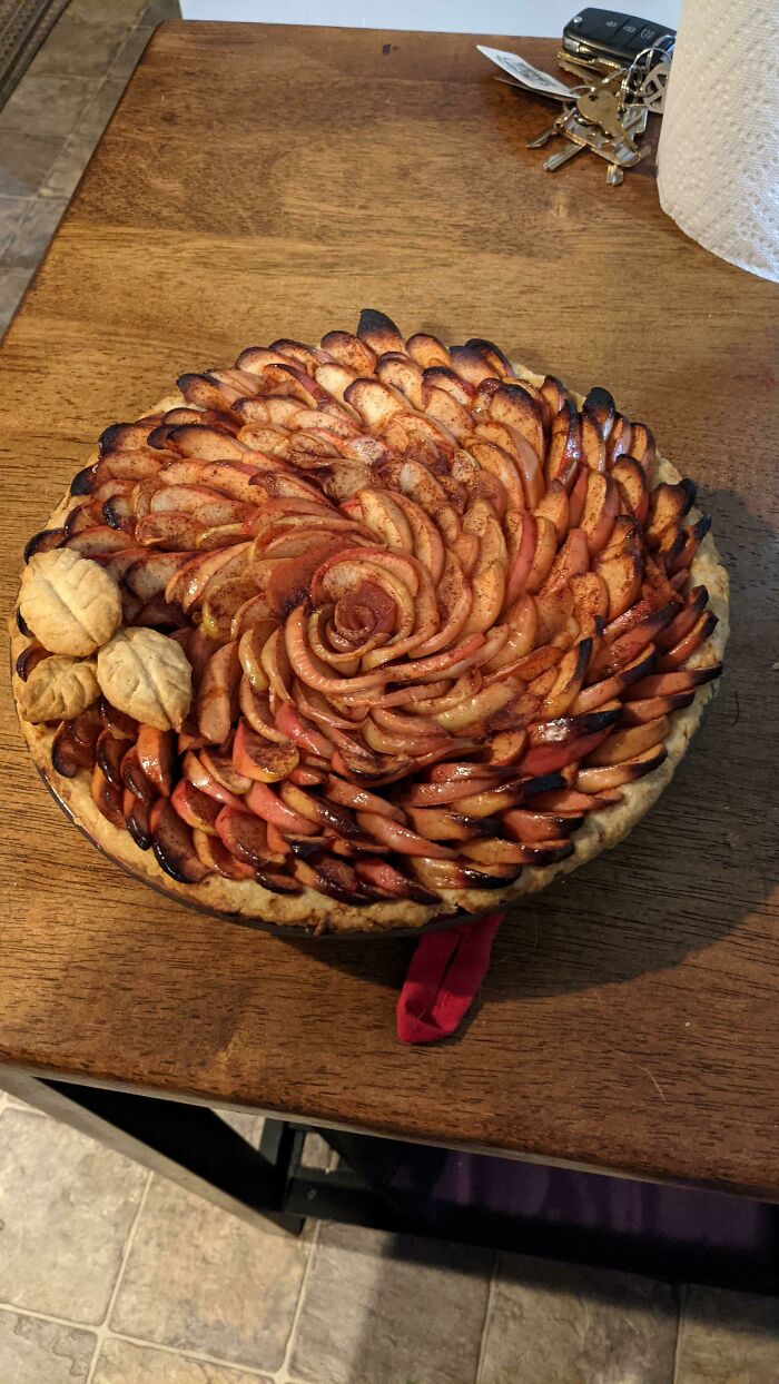 My Fiancé Made This Incredible Rose Style Apple Pie. It's As Delicious As It Looks And I Had To Show It Off