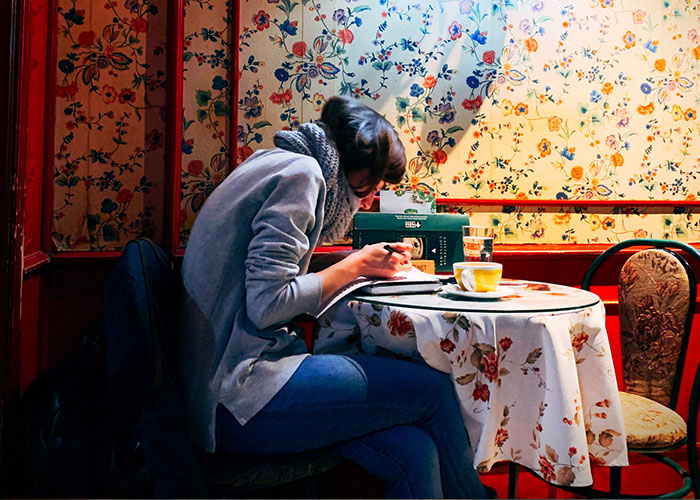 3.8M People Have Adored This Video Of Man Having The Sweetest Dinner Date With His Dog 3.8M People Have Adored This Video Of Man Having The Sweetest Dinner Date With His Dog