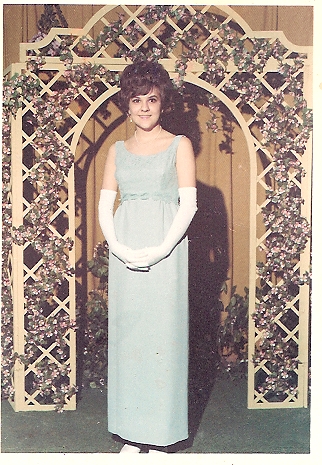Anne-1967-Senior-Prom-2-628aa84ba21aa.jpg
