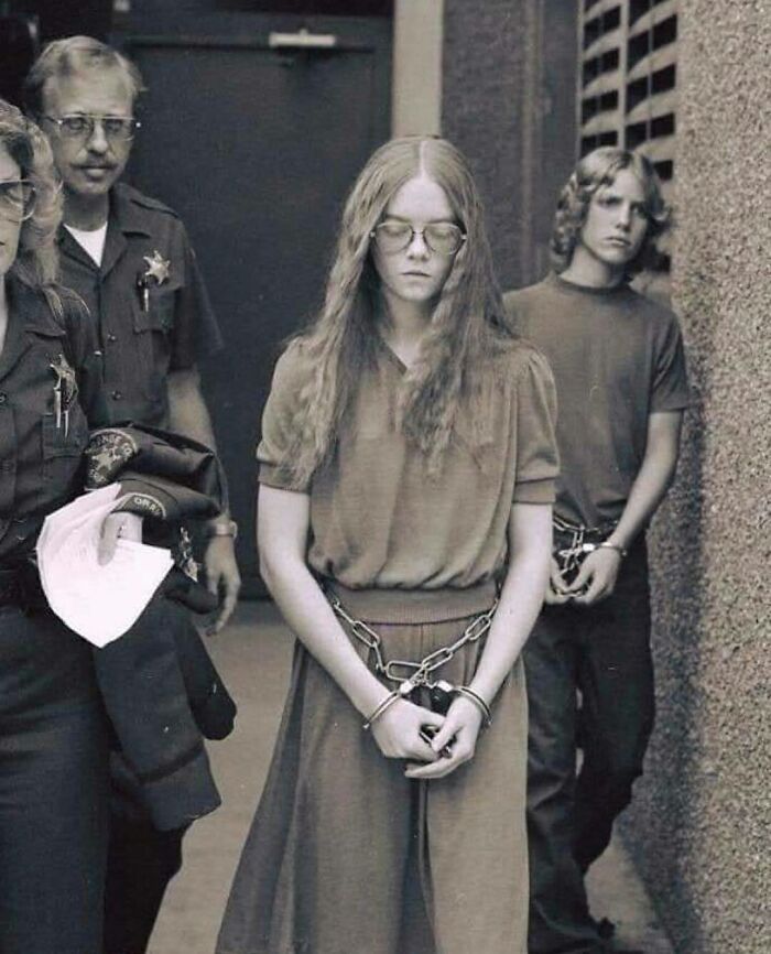 1979'da 16 Yaşındaki Brenda Ann Spencer Kaliforniya'da İki Kişiyi Öldürdükten Sonra Tutuklandı.  Neden Yaptığı Sorulduğunda Cevabı "Pazartesi Günlerini Sevmiyorum" Oldu