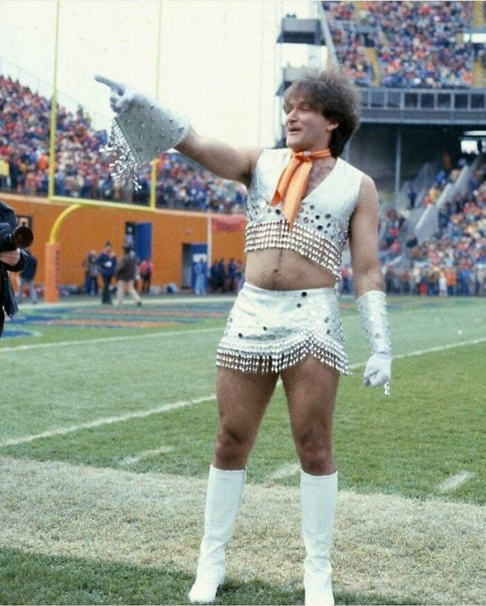 Robin Williams como animadora de los Denver Broncos, 1979