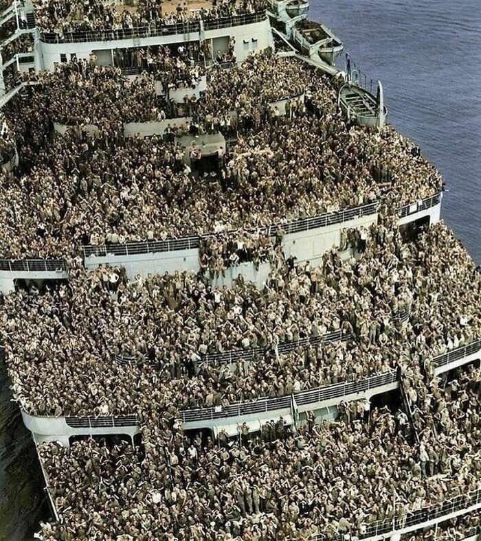 Rms Queen Elizabeth Returning 15,000 Soldiers To New York At The End Of Ww2 1945. The Ship Was Not Overcrowded, Soldiers Simply Ran To The Deck As They Arrived
