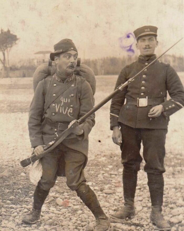 Divirtiéndose un poco antes de ir al frente en la Primera Guerra Mundial, 1914