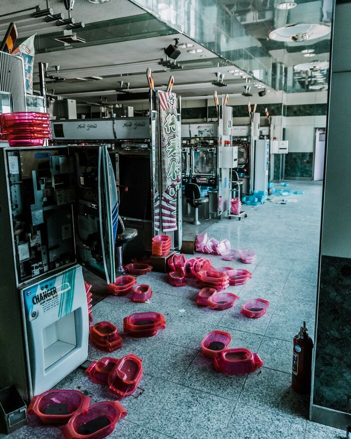Five Images Of A Very Abandoned Japan (Project Title: The Lost World)