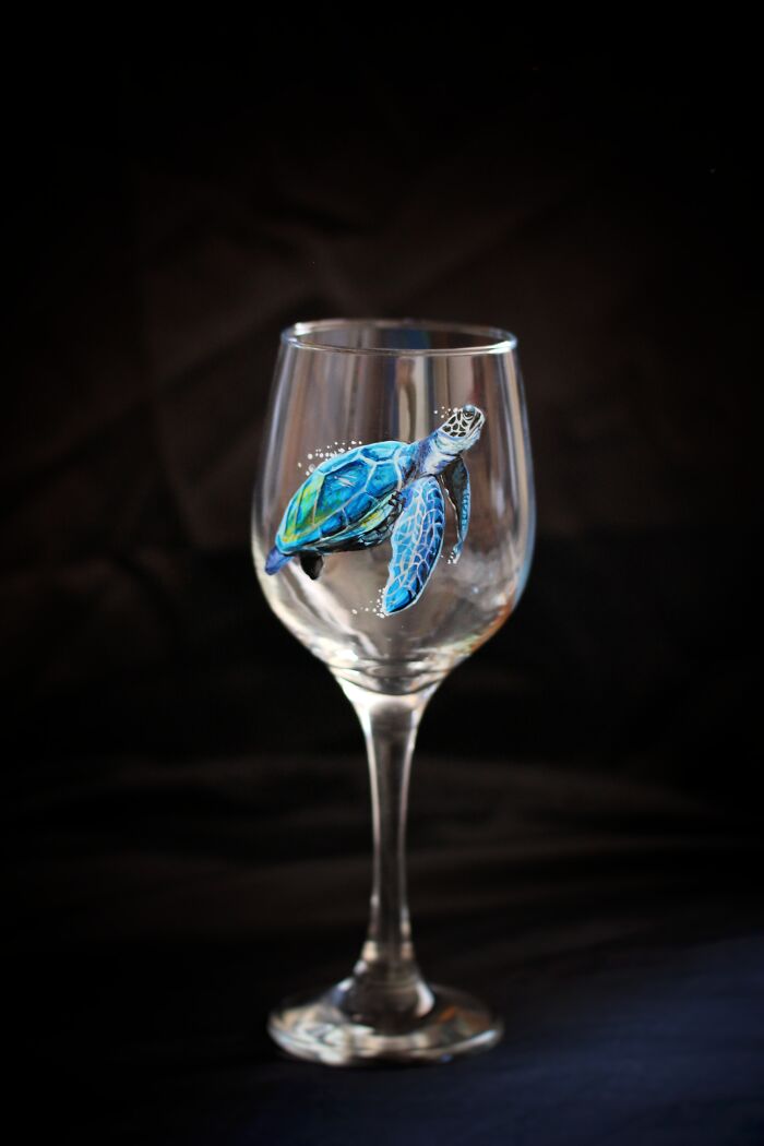 Glass Creatures - Amazing Realistic Animals Painted On Glasses (34 Pics)