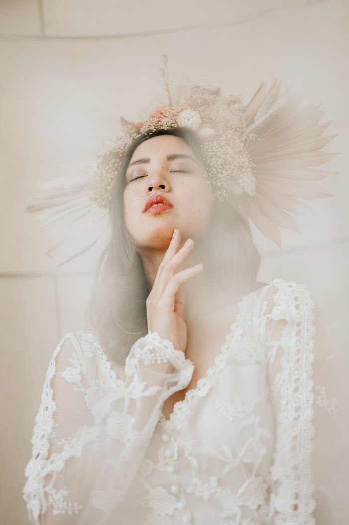 How A Model, Wedding Florist And An Elopement Photographer Created A Bridal Look Inspiration (7 Pics) How A Model, Wedding Florist And An Elopement Photographer Created A Bridal Look Inspiration (7 Pics)