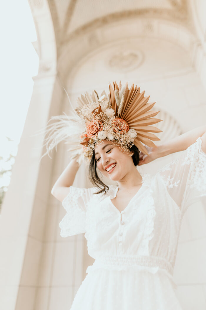 How A Model, Wedding Florist And An Elopement Photographer Created A Bridal Look Inspiration (7 Pics) How A Model, Wedding Florist And An Elopement Photographer Created A Bridal Look Inspiration (7 Pics)