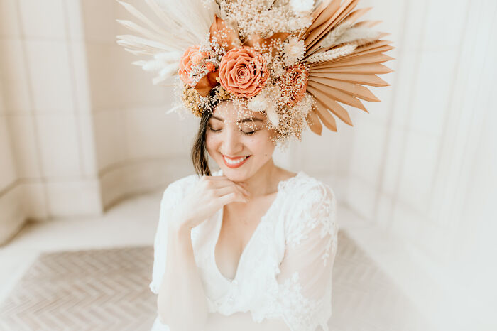 How A Model, Wedding Florist And An Elopement Photographer Created A Bridal Look Inspiration (7 Pics) How A Model, Wedding Florist And An Elopement Photographer Created A Bridal Look Inspiration (7 Pics)