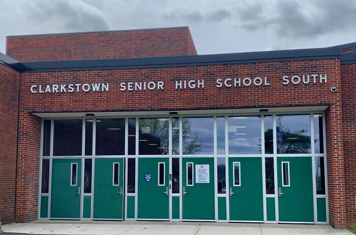 Students' Mural Can Make Change Happen (4 Pics)