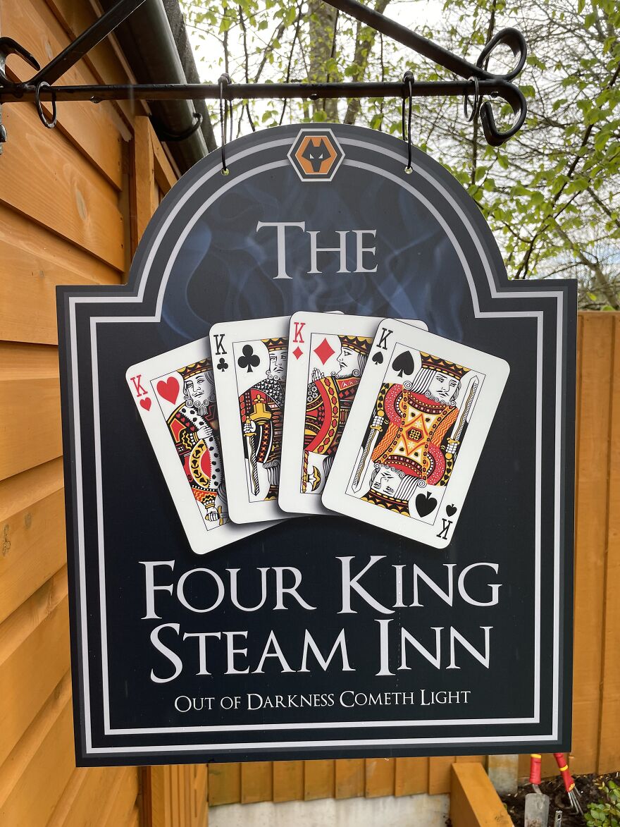 Four King Bar Sign