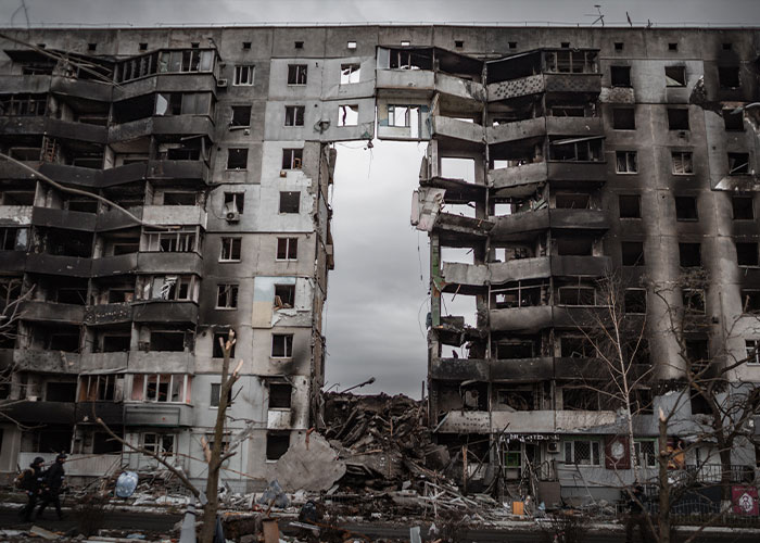 Benedict Cumberbatch Welcomes Ukrainian Family Into His Home In The Hopes To Bring Them Some Stability Benedict Cumberbatch Welcomes Ukrainian Family Into His Home In The Hopes To Bring Them Some Stability