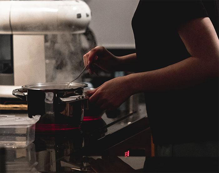 Boyfriend Flips Out After Girlfriend Makes Him Dinner From "Scraps", She Asks If She's The Jerk Here Boyfriend Flips Out After Girlfriend Makes Him Dinner From "Scraps", She Asks If She's The Jerk Here