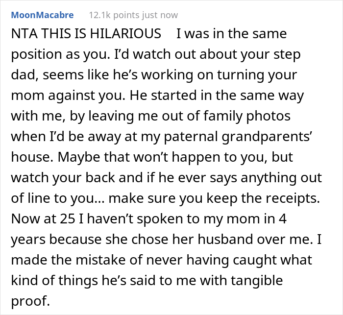 18-Year-Old Takes Cheesy “Family” Pics With Her Friends After She Found Out That Her Family Excluded Her From Their Easter Card Photoshoot 18-Year-Old Takes Cheesy “Family” Pics With Her Friends After She Found Out That Her Family Excluded Her From Their Easter Card Photoshoot