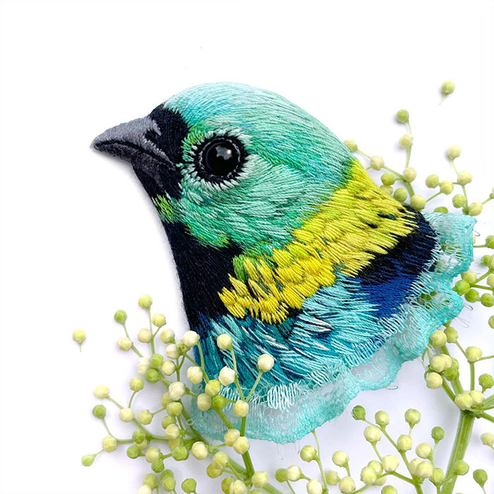 40 Embroidered Brooches By This Artist That You Might Confuse With Real Birds (New Pics)